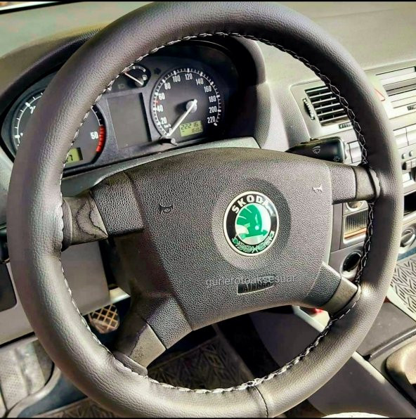 Skoda Octavia Deri Direksiyon Kılıfı Siyah İpli 10CM ürün görseli 1