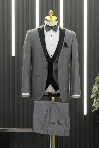 Slimfit Armürlü Kırlangıç Çıkmalı Yaka Yelekli Papyonlu Smokin Takım Elbise ürün görseli 1