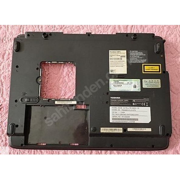 Toshiba Satellite M40X Alt Kasa ürün görseli 1