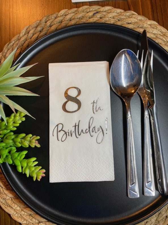 Gümüş Yaldızlı Beyaz Sekiz Yaş Bırthday Garson Katlama Peçete 16 lı ürün görseli 1