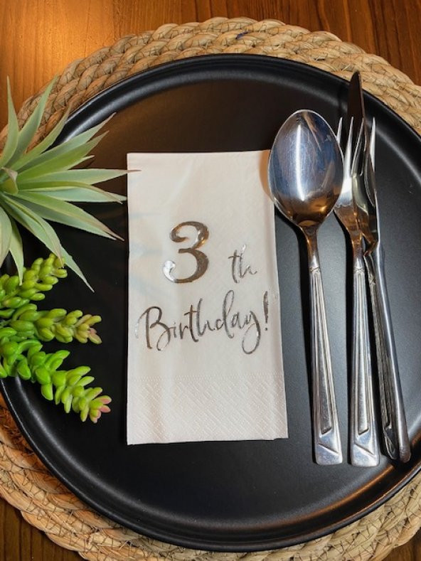 Gümüş Yaldızlı Beyaz Üç Yaş Bırthday Garson Katlama Peçete 16 lı ürün görseli 1