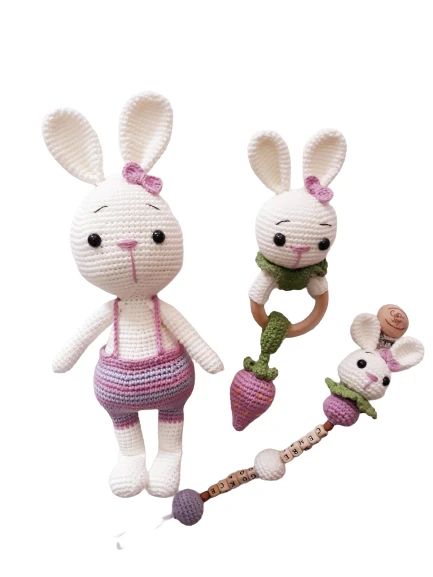 Tavşan Sunny ve Çileği Yeni Doğan Seti Amigurumi Organik Oyuncak ürün görseli 1
