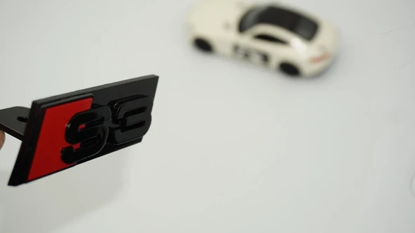 DK Tuning S3 Siyah Kırmızı Ön Panjur Logo Arma Audi İle Uyumlu ürün görseli 1