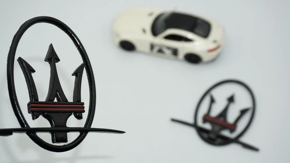 DK Tuning Maserati Yan Kanatlar Çemberli Kırmızı Siyah Rozet Amblem Seti ürün görseli 1