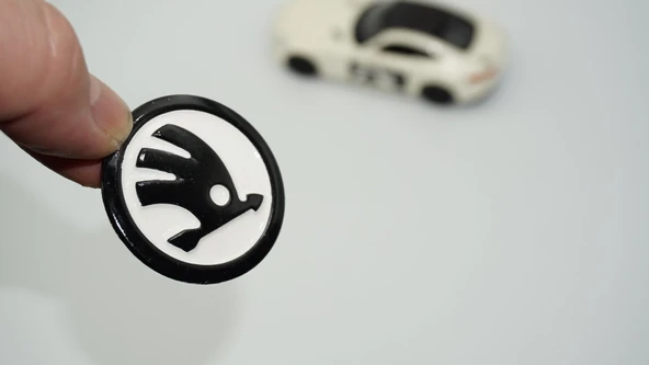 DK Tuning Skoda Direksiyon 43mm Siyah Beyaz Logo Amblem Arma ürün görseli 1