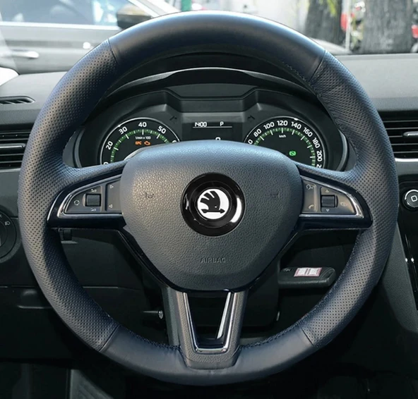 DK Tuning Skoda Direksiyon 46mm Siyah Beyaz Logo Amblem Arma ürün görseli 1