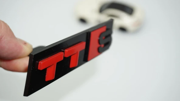 DK Tuning TTS Siyah Kırmızı Ön Panjur Logo Arma Audi İle Uyumlu ürün görseli 1