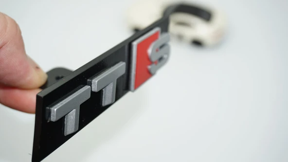 DK Tuning TTS Gri Kırmızı Ön Panjur Logo Arma Audi İle Uyumlu ürün görseli 1
