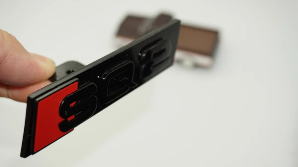 DK Tuning SQ2 Siyah Kırmızı Ön Panjur Logo Arma Audi İle Uyumlu ürün görseli 1
