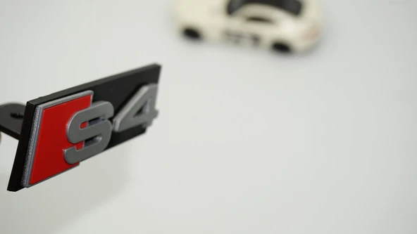 DK Tuning S4 Gri Kırmızı Ön Panjur Izgara Logo Arma Audi İle Uyumlu ürün görseli 1