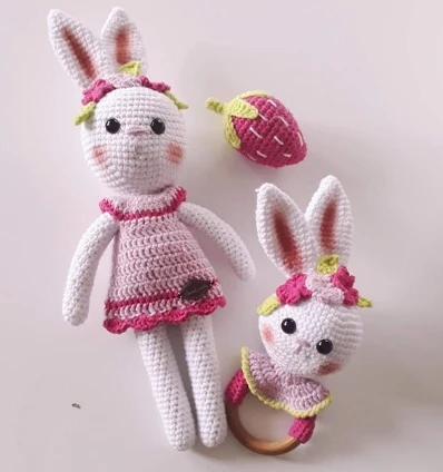 Sevimli Tavşan ve Çıngırak Amigurumi Takım Seti ürün görseli 1