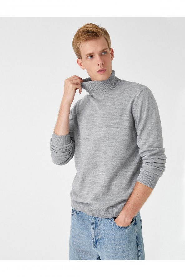 Basic Turtleneck Sweater ürün görseli 1