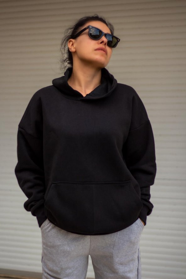 Kadın Siyah Basic 3 Üç İplik Ekstra Kalın Kapüşonlu Kanguru Cep Uzun Kollu Sweatshirt 23KSWTUCPL ürün görseli 1
