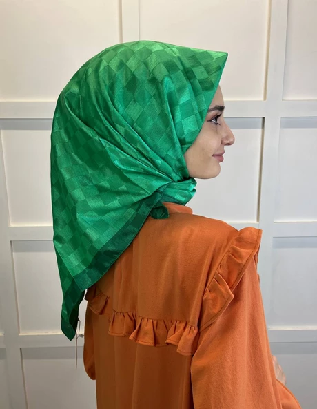 Hint İpek Dama Desenli Monogram Eşarp 00677  BENETTON ürün görseli 1