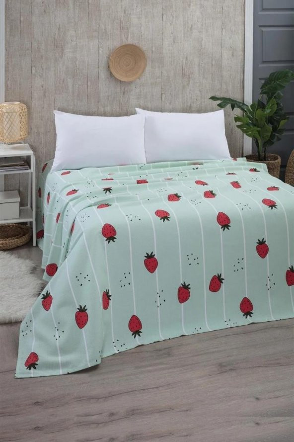 Çilek Desenli Tek Kişilik Pike Yatak Örtüsü 170 x 230 ürün görseli 1