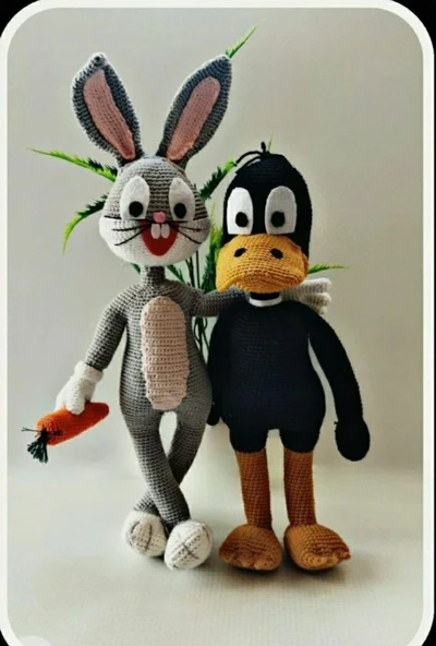 Daffy Duck ve Bugs Bunny Amigurumi Organik Oyuncak ürün görseli 1