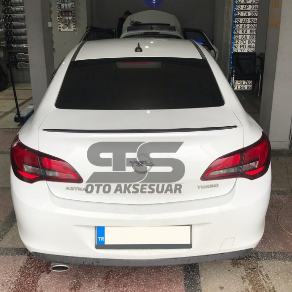 Opel Astra J Sedan Kasa Bagaj Üstü Slim Spoiler Piano Black Parlak ürün görseli 1
