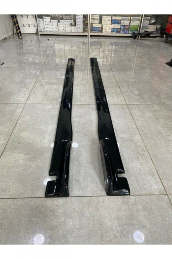 Megane 4 Kanatlı Flaplı Marşpiyel Lipi Kulaklı Parlak Siyah ürün görseli 1