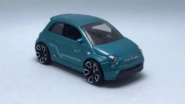 Hot Wheels Tekli Arabalar Fiat 500E HKH59 - Resim 2