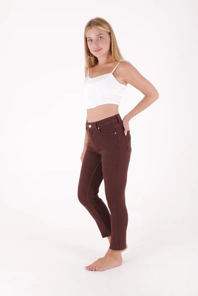 Paçaları Dikişsiz ve Yüksek Belli Cepli Astarsız Kadın Kot Pantolon Mom Fit Jean Kahverengi  Denim ürün görseli 1