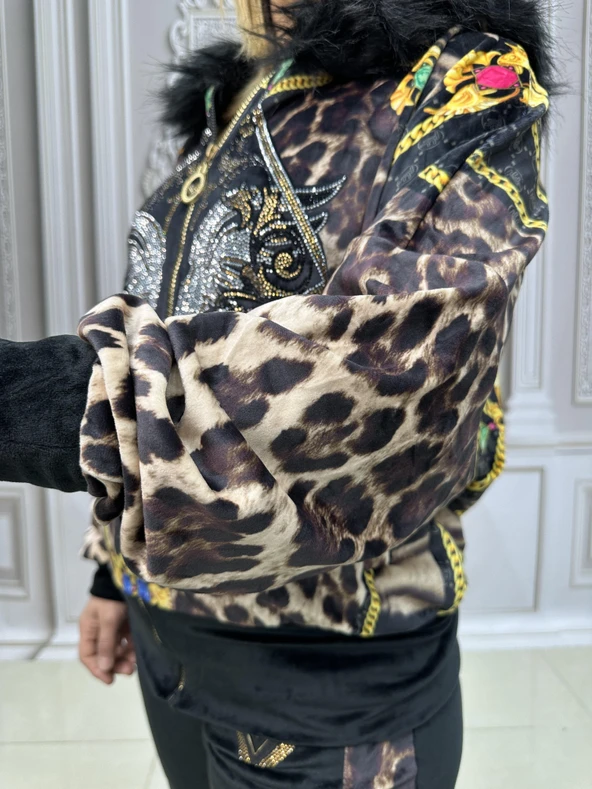 Leopar Desen Kürklü Crystal Taşlı Kadife Eşofman Takımı - BEJ ürün görseli 1