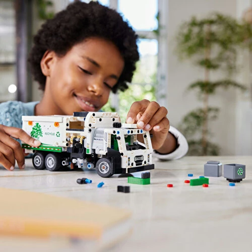 LEGO Technic 42167 Mack LR Electric Çöp Kamyonu (503 Parça) - Resim 8