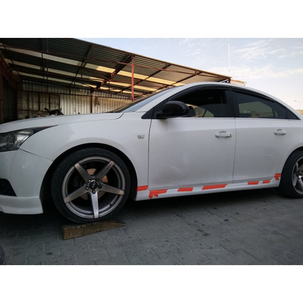 Chevrolet Cruze Yan Marşpiyel Takımı - Fiber -boyasız ürün görseli 1
