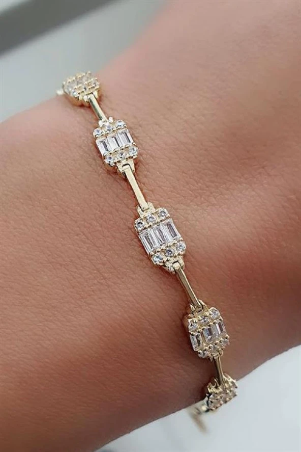 Baget Zirkon Taş Detaylı 925Ayar Gümüş Üzerine Altın Kaplama Luxury Tasarım Trend Bileklik ürün görseli 1