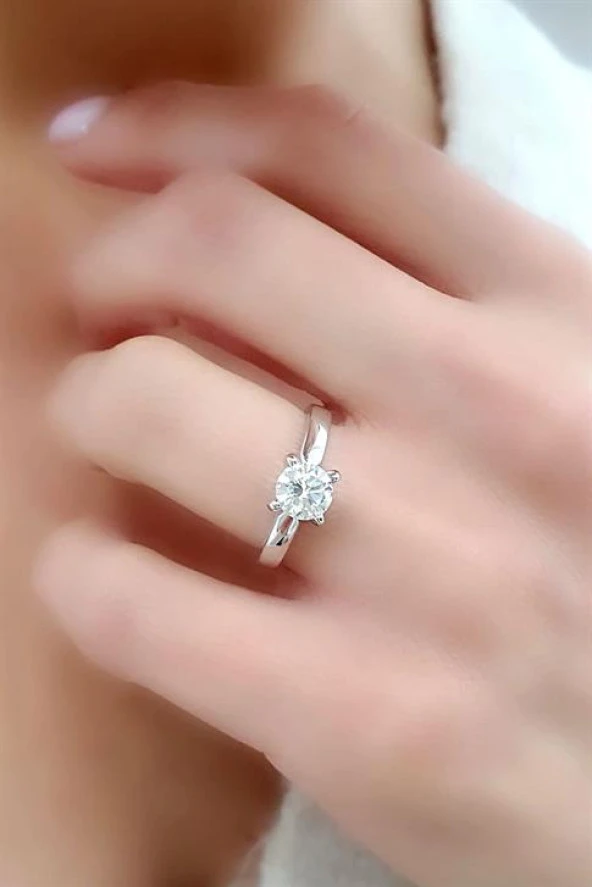 Sky Diamond Taşlı 925Ayar Gümüş Üzerine Beyaz Altın Kaplama Tek Taş Lale Yüzük ürün görseli 1