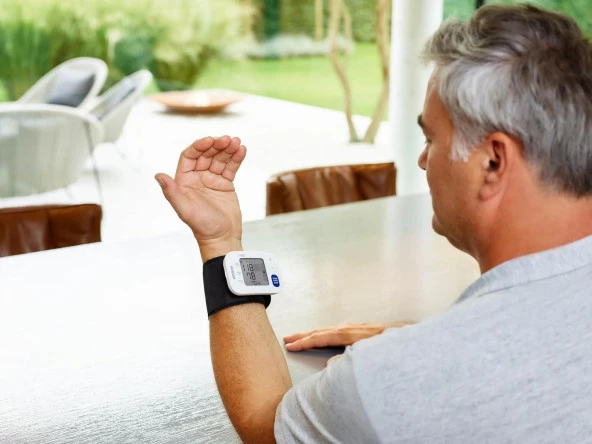 Omron Rs2 Bilekten Ölçer Tansiyon Aleti - Resim 2