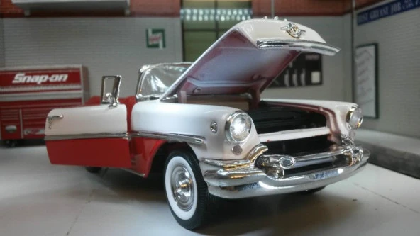 Welly 1955 Oldsmobile Super 88 Kırmızı 1/24 Model Araba ürün görseli 1