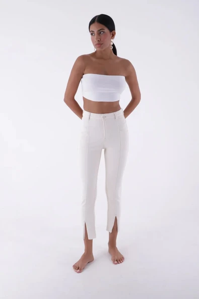 Önü Ekstra Dikişli ve Paçaları Yırtmaçlı Cepli Yüksek Belli Mom Fit Kadın Kot Pantolon Doğal Denim ürün görseli 1