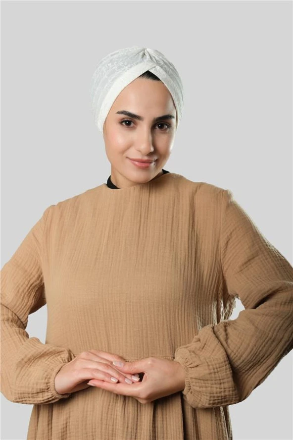 Beyaz Pratik Hazır Geçmeli Tesettür Bone Jakar Kendinden Desenli 1209_42 ürün görseli 1