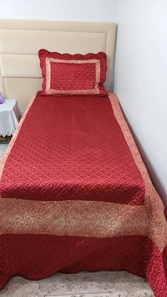Endev tek kişilik pul işlemeli  saten yatak örtüsü kırmızı ürün görseli 1