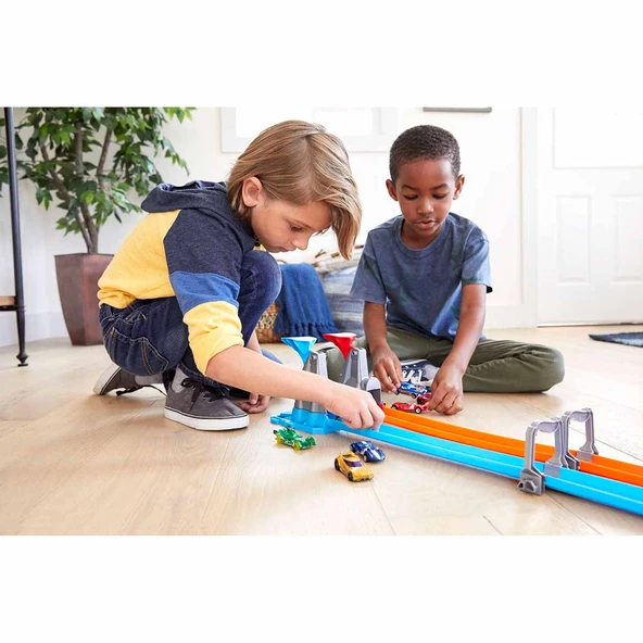 Hot Wheels® Çift Çemberde Depar Pist Seti GFH85 - Resim 3