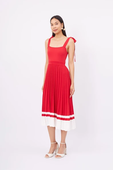 Styleboom X Peraluna KELLY DRESS Askılı Bağlama Detaylı Rahat Kesim Midi Boy Yazlık Kadın Triko Elbise - Kırmızı ürün görseli 1