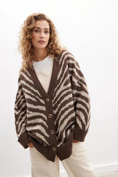 Peraluna ZEBRA CARDIGAN V Yaka Zebra Desen Organik Pamuk-Yün Karışım Geniş Kesim Kadın Triko Hırka - Kahve ürün görseli 1