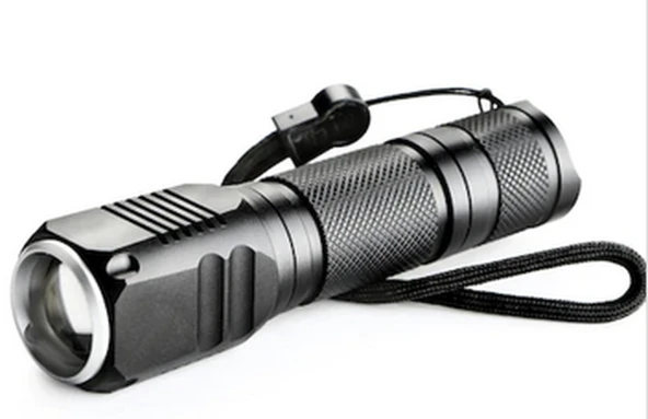 F.B.I F-82 T6 Led Zoomlu 2000 LM Yüksek Işık Şarjlı El Feneri ürün görseli 1