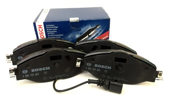 AUDİ A3 ÖN FREN BALATA TAKIMI BOSCH MARKA 8V0698151 ürün görseli 1