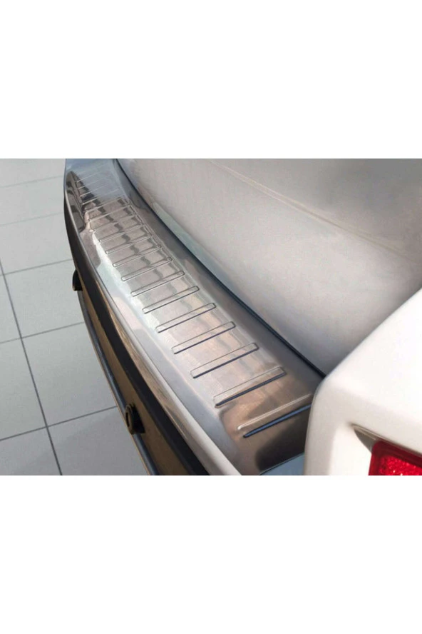 Volvo XC 60 Krom Arka Tampon Eşiği 2018 Üzeri ürün görseli 1