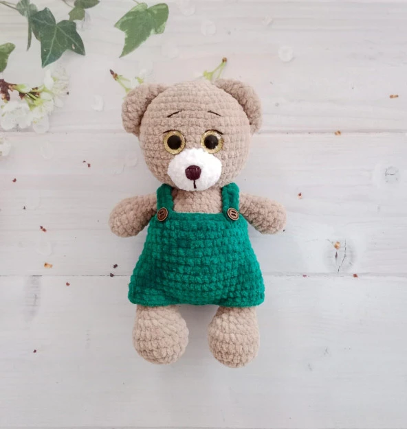 Yeşil Tulumlu Sevimli Ayıcık Amigurumi Organik Oyuncak ürün görseli 1