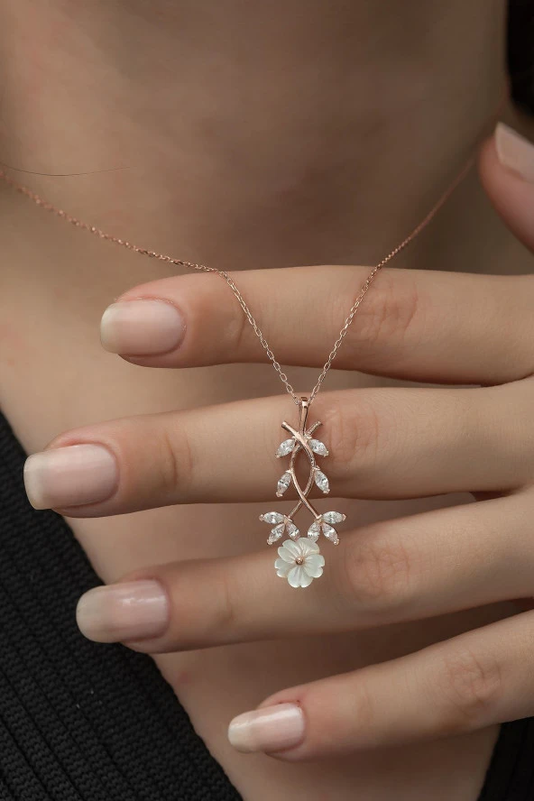 925 Ayar Manolya Çiçeği Kolye Kadın Gümüş Kolye ürün görseli 1