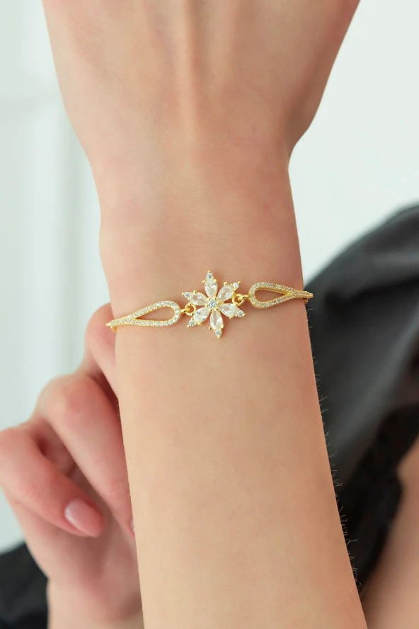 925 Ayar Kelepçe Model Gold Beyaz Çiçek Bileklik Kadın Gümüş Bileklik ürün görseli 1