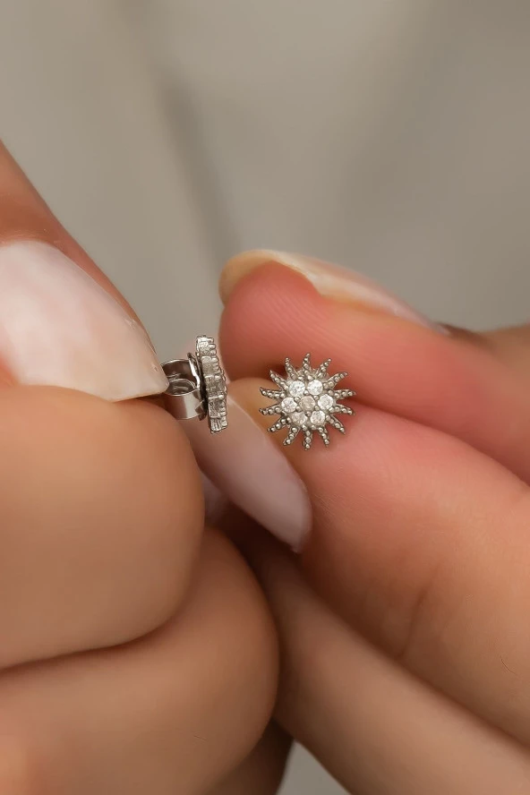 925 Ayar Gümüş Minik Zirkon Taşlı Güneş Küpe ürün görseli 1