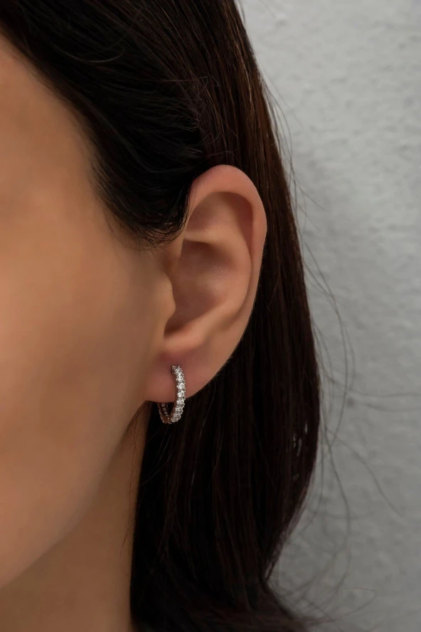 925 Ayar Gümüş Rodyumlu 15 mm Zirkon Taşlı Tamtur Küpe ürün görseli 1
