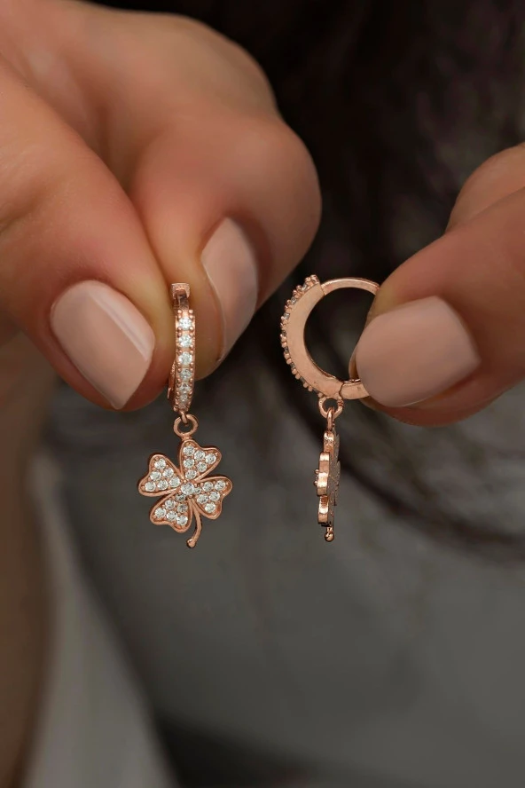 925 Ayar Gümüş Sallantılı Rose Yonca Küpe ürün görseli 1