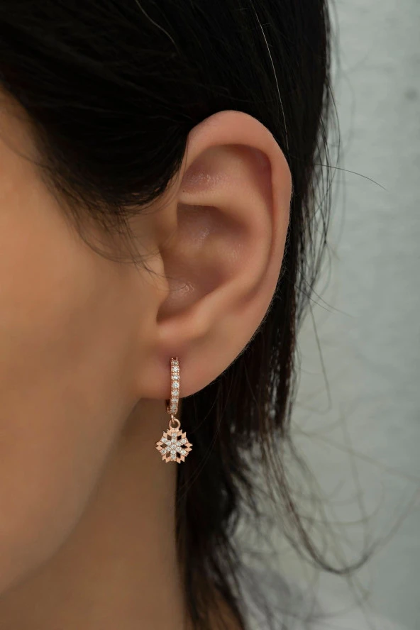 925 Ayar Gümüş Sallantılı Rose Kartanesi Küpe ürün görseli 1