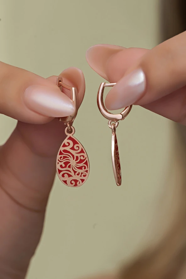 925 Ayar Gümüş Rose Kaplama Desenli Kırmızı Lazer Mineli  Küpe ürün görseli 1