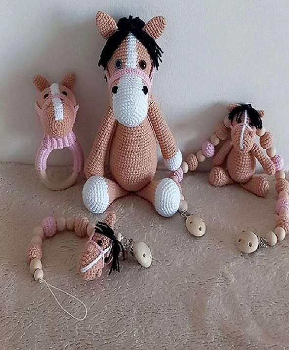 Karamel Dörtlü Yeni Doğan At Seti Amigurumi Organik Oyuncak ürün görseli 1