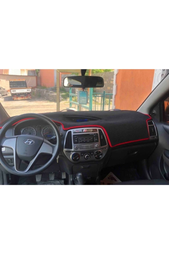 Hyundai I20 2008-2014 Modelleri Için Uygun Torpido Koruma Halısı Siyah Kenar Renk Kırmızı ürün görseli 1